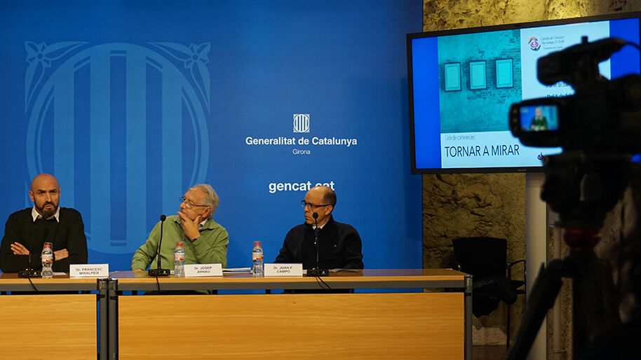 Dr. Miralpeix, Dr. Arnau i Dr. Campo a la roda de premsa de la seu de la Generalitat de Girona